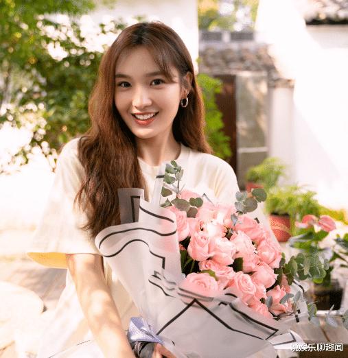 救援白色小猫