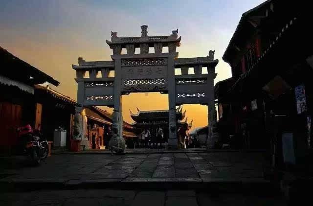 房子选择电梯楼房好，还是步梯楼房好呢？游戏画面
